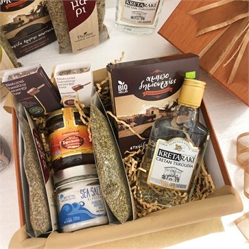 Cretan goodies box with 7 traditional products