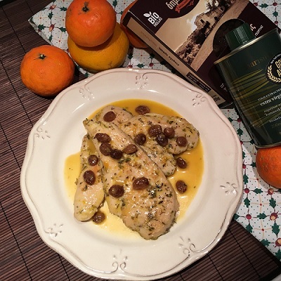 Chicken fillet with raisins and mandarin citrus sauce