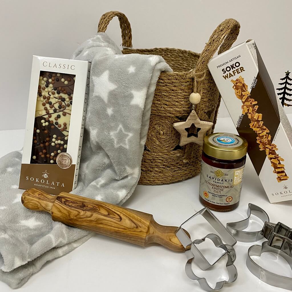 https://www.mycretangoods.com/Images/Products/Christmas-Basket-For-Kids-Cooking-Cookies-Honey-Chocolate-Blanket.jpg